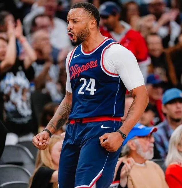 西亚卡姆在巴塞罗那比赛中战术调整，刷新纪录引发热议！